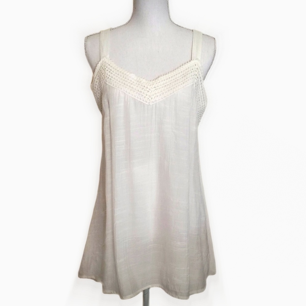 Spense Flowey Eyelet Trim Tank